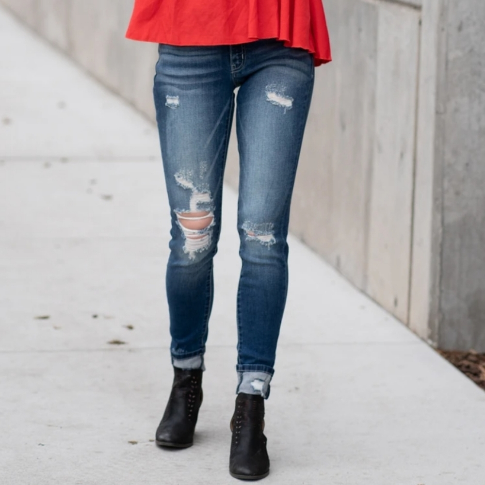 NWT KanCan Skinny Jeans. Medium Dark Wash 27#010